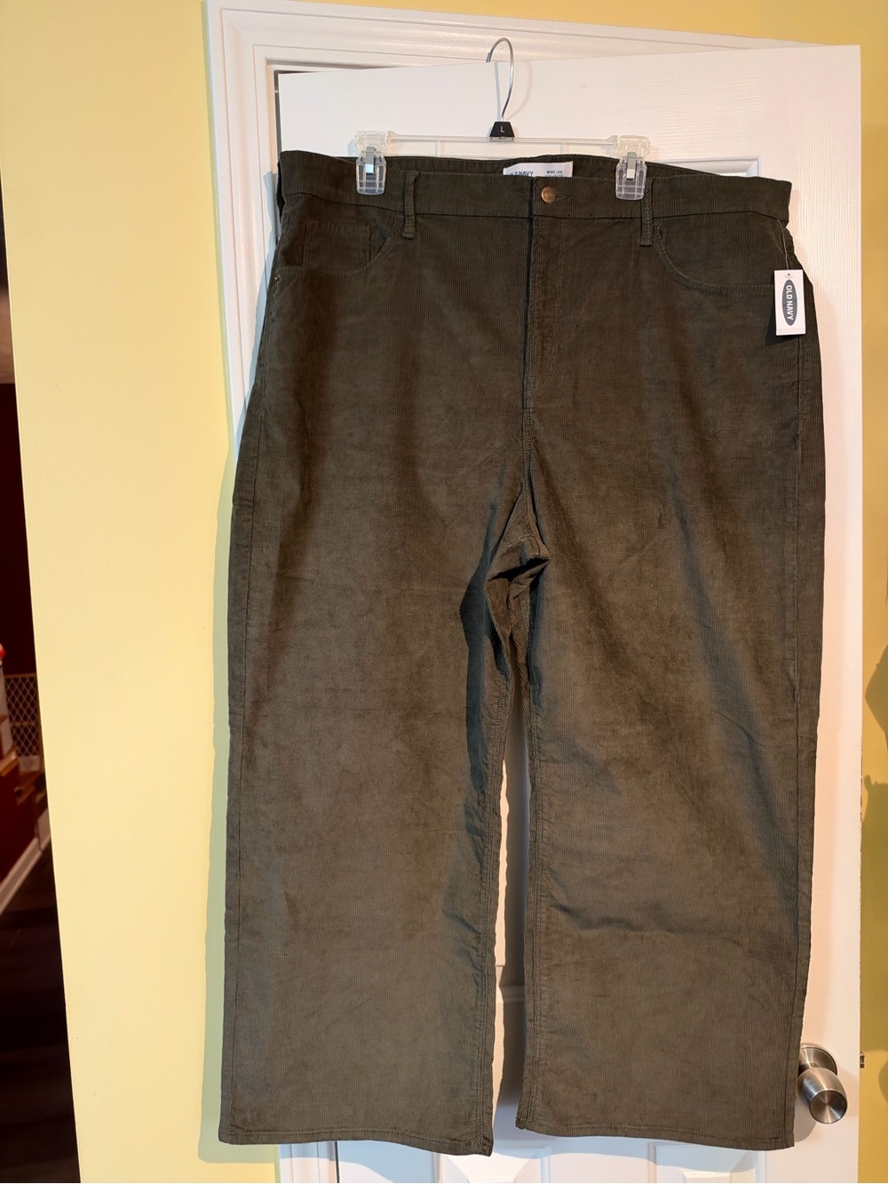 Old Navy Wide-Leg Corduroy Pants in Olive